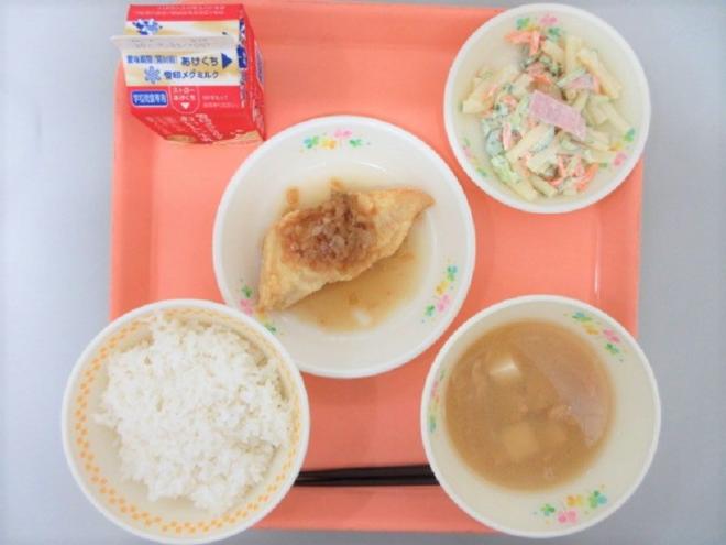 給食の写真