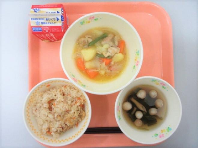 給食の写真