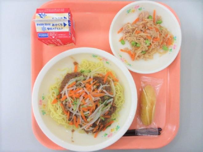 給食の写真