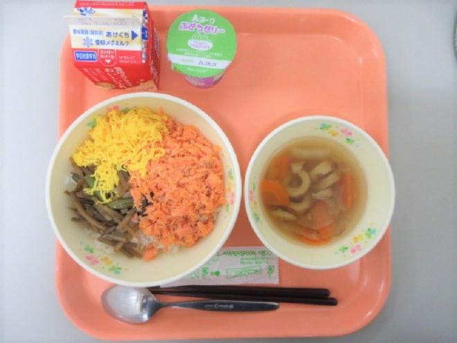 給食の写真
