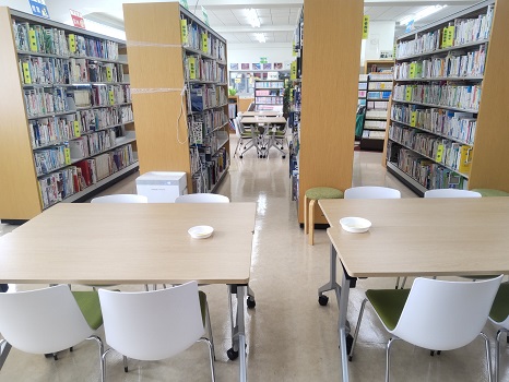 本棚・閲覧席