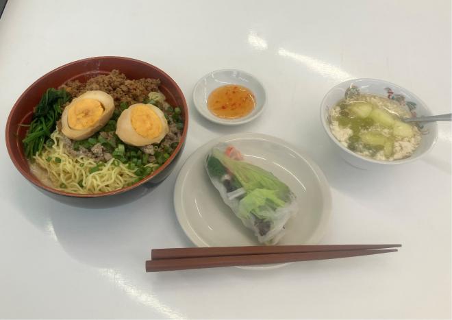 豆乳担々麺、生春巻き、花豆のメニュー