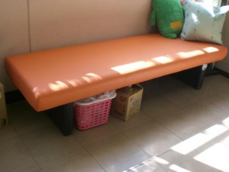 感染予防のための保健室への新たなベンチ・ベッド導入