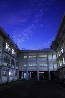 校舎(夜)