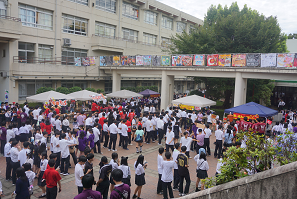 令和7年度文化祭中庭の様子