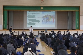 令和7年度卒業生による進路講演会の様子3