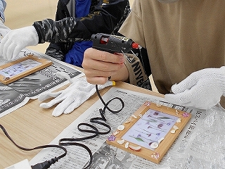 採集した素材を使ったフォトフレーム制作