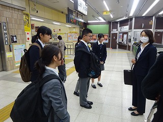 1年校外学習の様子1