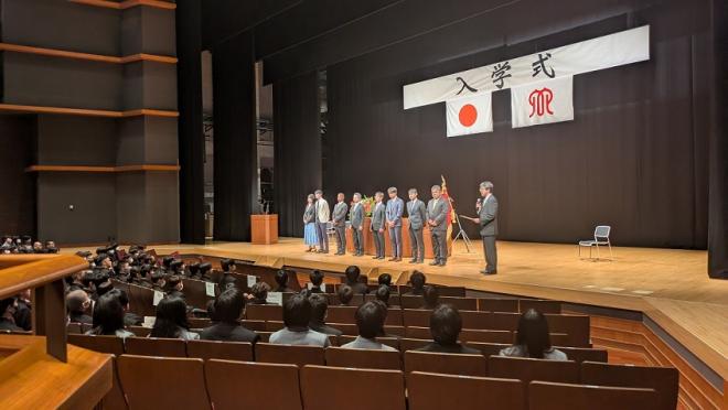 1学年の先生方を紹介