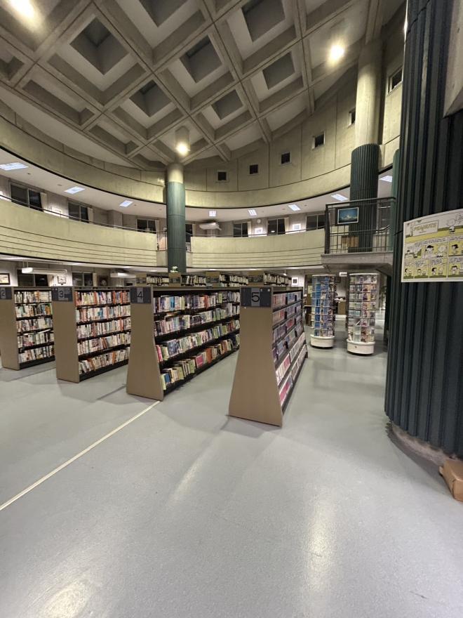 日没後の図書館