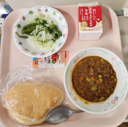 給食