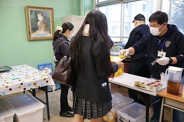 朝食提供の様子