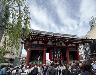 2学年遠足写真6浅草寺雷門