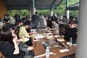 1学年こどもの国バーベキューテーブル