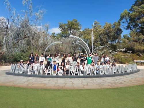 R7AustraliaExchangeGroupPhoto